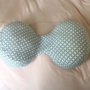 Bump and back support pillow